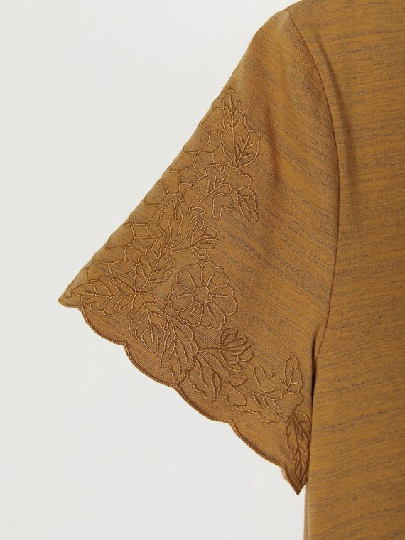 Artisan Gold Solid Embroidery V-neck Short Sleeve T-shirts - Image 6